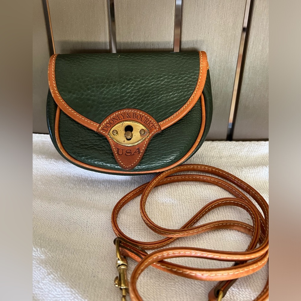 Vintage Dooney & Bourke Fir Calvary body bag R74